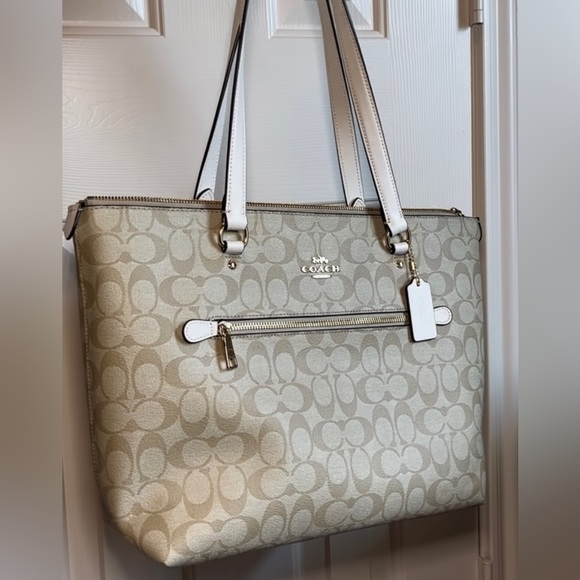 Coach Signature Gallery Tote Handbag Light Khaki/Chalk